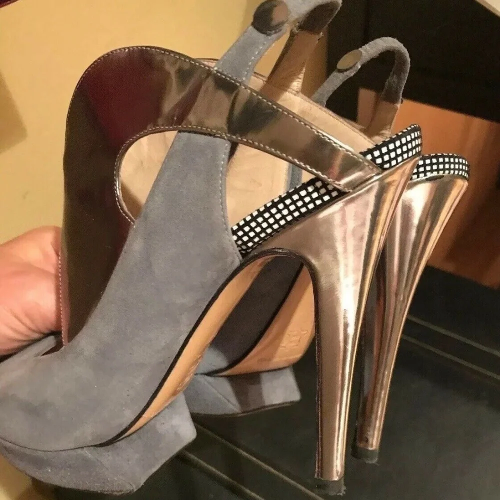 Nicholas Kirkwood 38.5 Gray Silver Suede Heels
